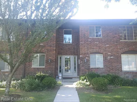 19601 W 12 Mile Rd #103, Southfield, MI 48076