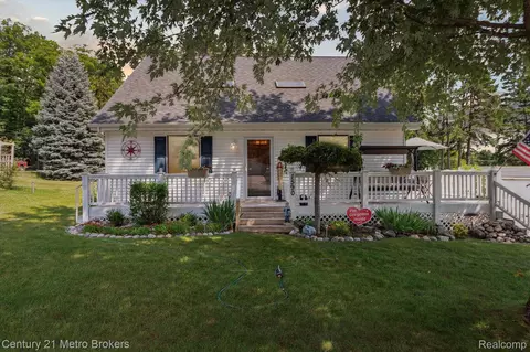 1590 W Higgins Lake Dr, Gerrish, MI 48653