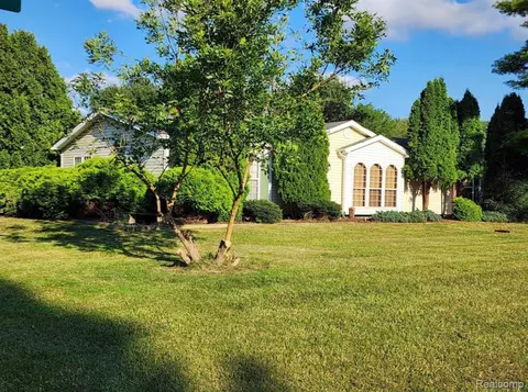 375 Cheyenne Trl, Genoa, MI 48843