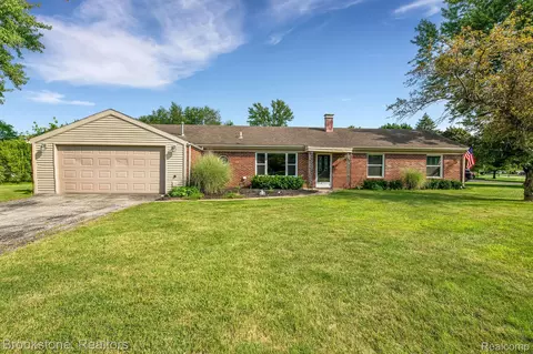 8388 Galloway Dr, Bedford, MI 48144