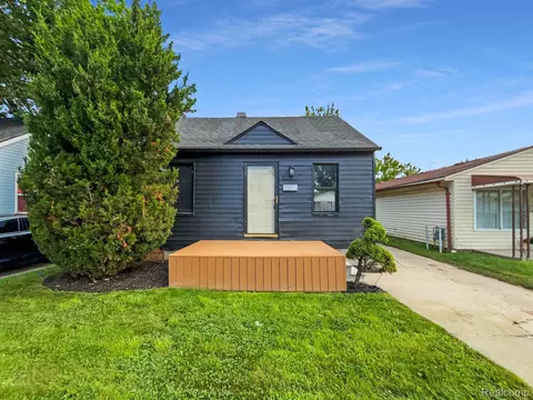 11035 Essex Ave, Warren, MI 48089
