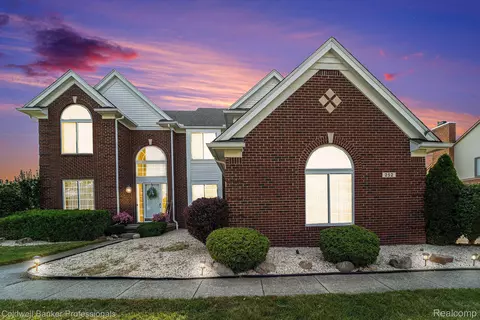 252 Scarlett Dr, Canton, MI 48187