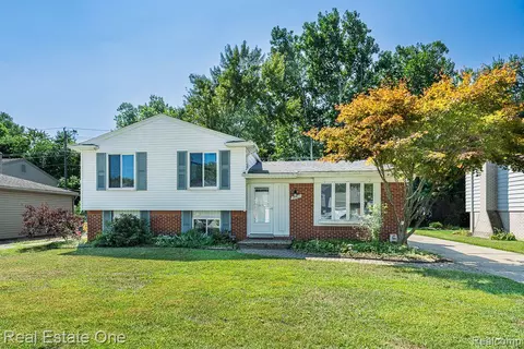 14160 Mary Grove Dr, Sterling Heights, MI 48313