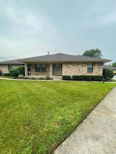 33536 Meldrum St, Chesterfield, MI 48047