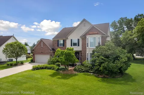 36 Whitetail Crt Ct, Troy, MI 48085