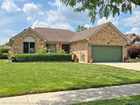 35375 Kensington Ave, Sterling Heights, MI 48312