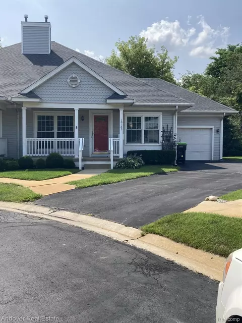 10185 Wind Crest Cir, Hamburg, MI 48139