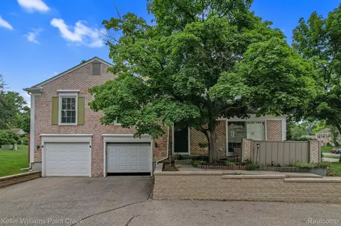 1413 Paddle Wheel Ln 11 Ln, Rochester Hills, MI 48306