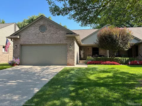 4471 Wisteria Crt Ct, Warren, MI 48092