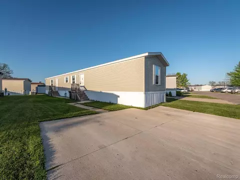 179 Shane Ln #144, Dundee, MI 48131