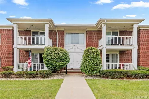 1744 Harrison Ave #C-7, Trenton, MI 48183