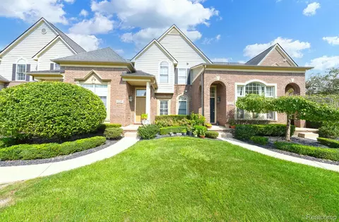 1237 W Crystal Cir, Canton, MI 48187