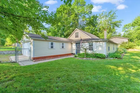 1160 Ennest Blvd, White Lake, MI 48386
