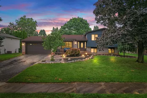 2338 Pine Orchard Dr, Waterford, MI 48329