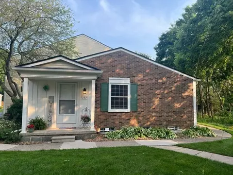 283 Inlet 13, Walled Lake, MI 48390