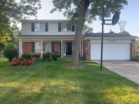 1128 Pickwick Plc Pl, Flint, MI 48507