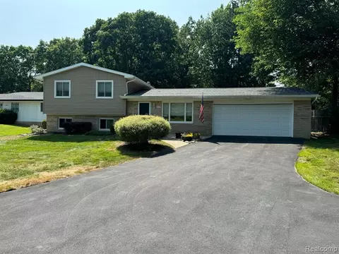 2435 Dexter Rd, Auburn Hills, MI 48326