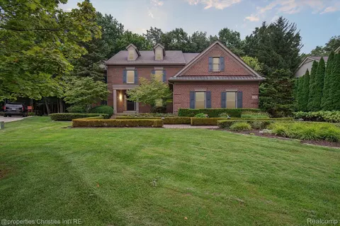 47196 Merion Cir, Northville, MI 48168