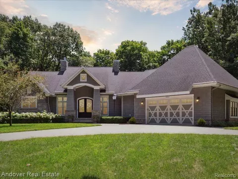 9859 Beach Rdg, Grand Haven, MI 49460