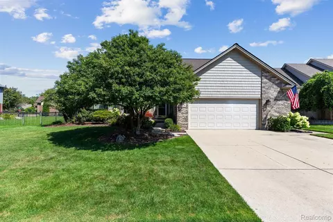 48878 Park Place Dr, Macomb, MI 48044