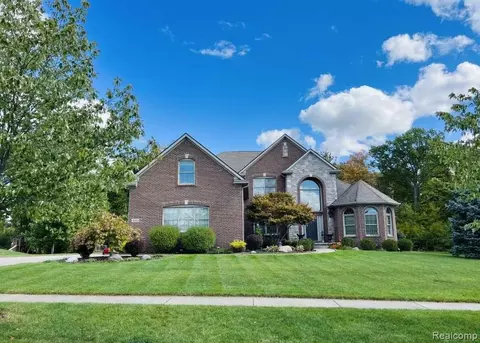 4141 Timber Ridge Dr, Pittsfield, MI 48108