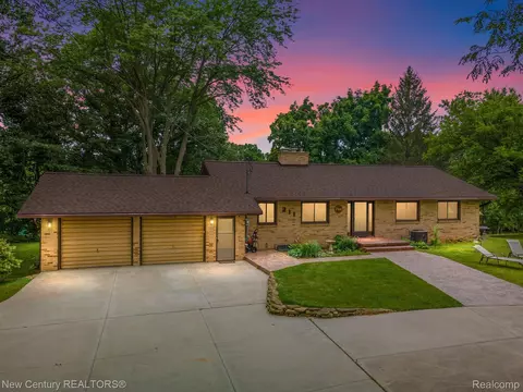 211 Spring St, Vernon, MI 48476