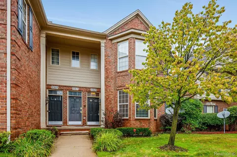 1165 Chestnut St, Pontiac, MI 48342