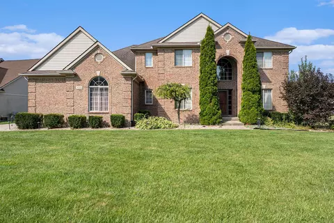 9215 Village Woods, Grand Blanc, MI 48439