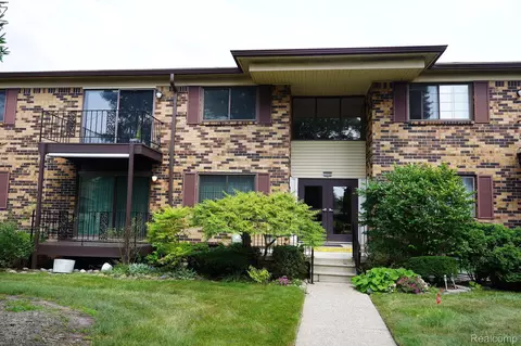 30045 Wildbrook Dr #101, Southfield, MI 48034