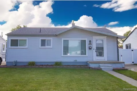 849 Douglas St, Garden City, MI 48135