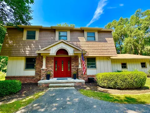 200 W Maryknoll Rd, Rochester Hills, MI 48309