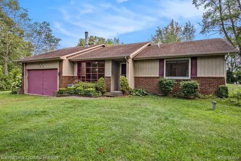 7575 Charles St, Green Oak, MI 48116