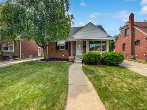 9704 Hubert Ave, Allen Park, MI 48101