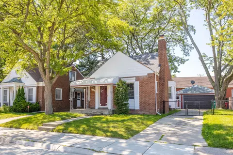 15230 Couzens Ave, Eastpointe, MI 48021