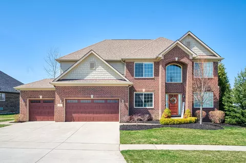 321 Golfside Dr, Oxford, MI 48371