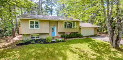 204 Timber Ln, Chocolay, MI 49855