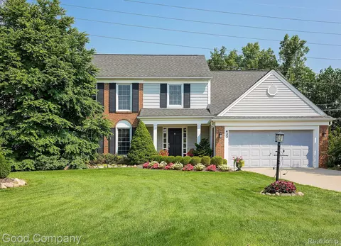 433 Lexington Dr, Rochester Hills, MI 48307