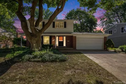 15606 Levan Rd, Livonia, MI 48154
