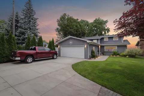 30020 Jefferson Ave, Saint Clair Shores, MI 48082