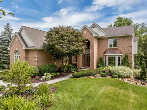 22066 York Mills Cir, Novi, MI 48374