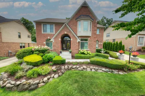 41499 Burroughs Ave, Novi, MI 48377