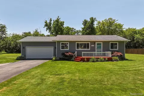 8406 E Lippincott Blvd, Davison, MI 48423