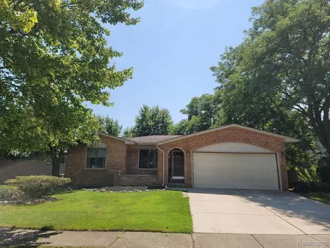 15592 Hemlock Dr, Macomb, MI 48044