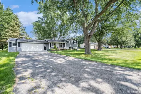 3111 Eastgate St, Burton, MI 48519