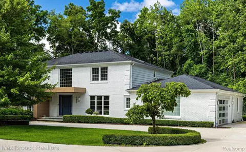482 Dunston Crt Ct, Bloomfield Hills, MI 48304
