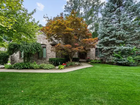 48743 Red Oak Dr, Shelby Township, MI 48315