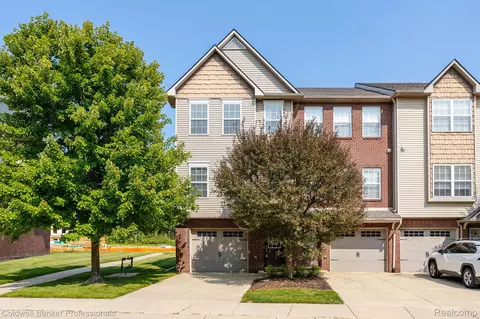 2188 Knotty Pine Trl, Howell, MI 48855