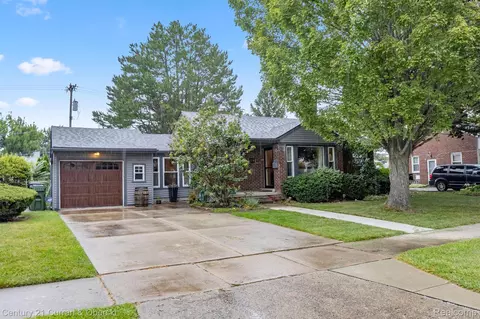 15796 Champaign Rd, Allen Park, MI 48101
