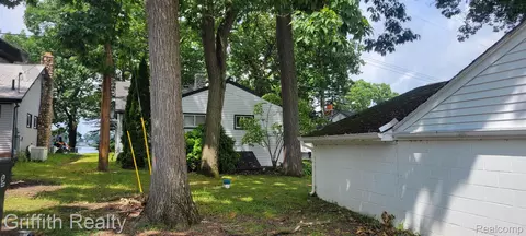 4410 Clifford Rd, Genoa, MI 48116