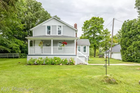 1812 River Rd, St. Clair, MI 48079